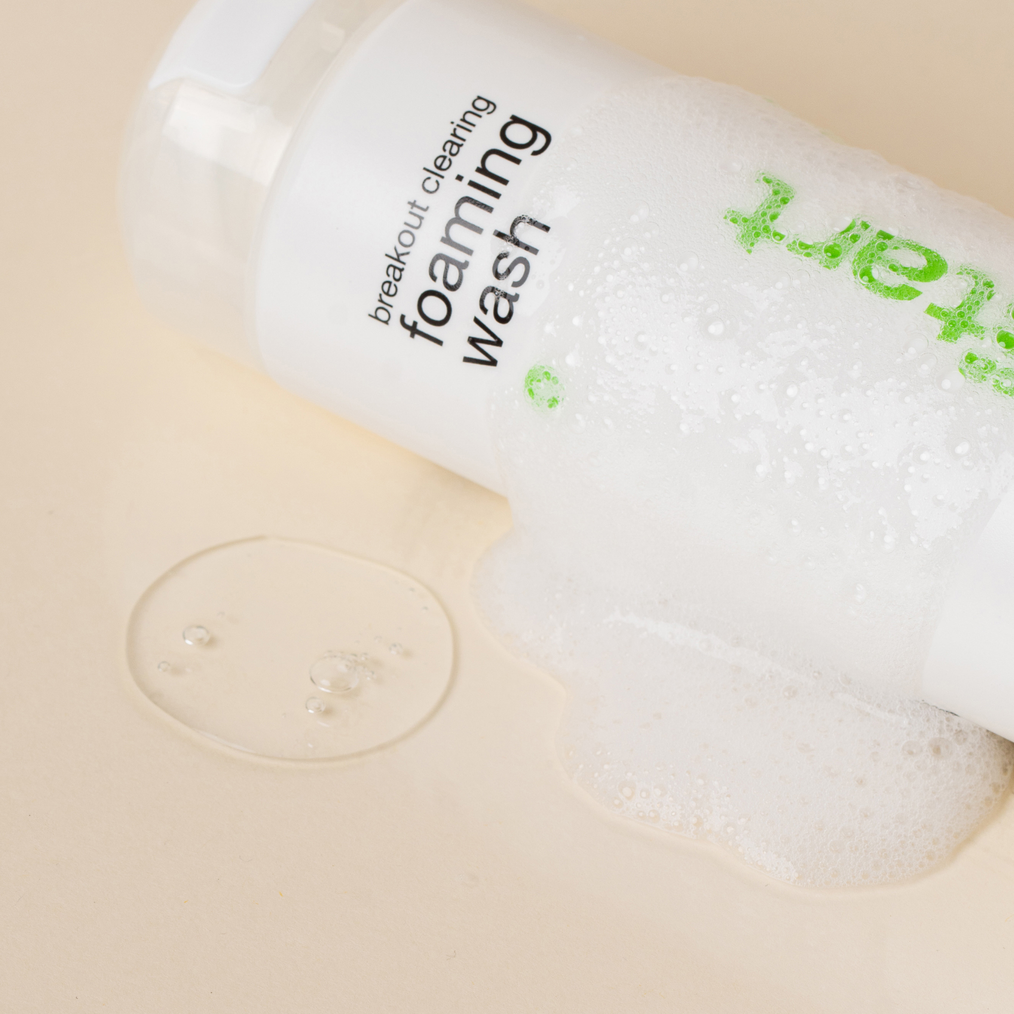 breakout clearing foaming wash - Image 3