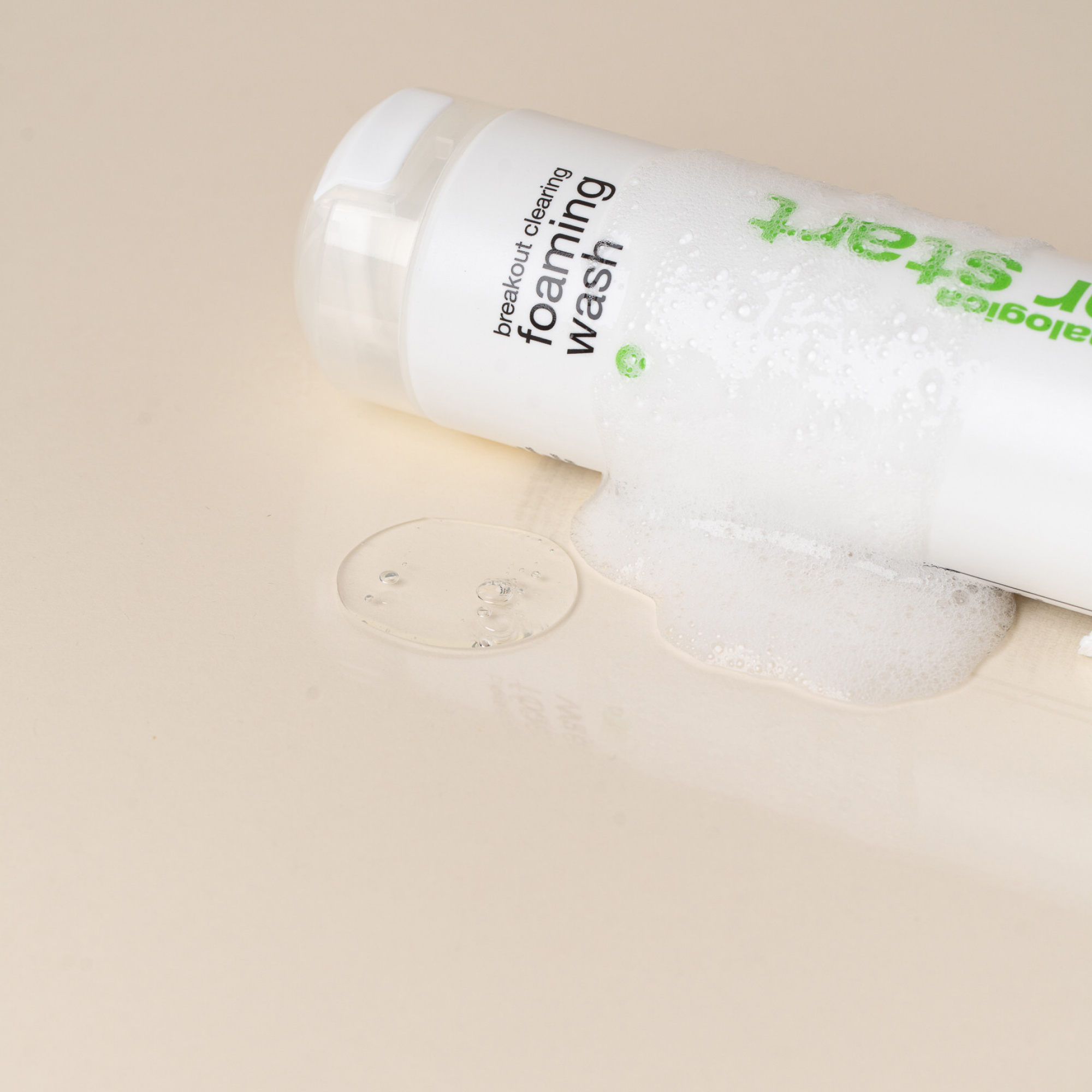 breakout clearing foaming wash - Image 7