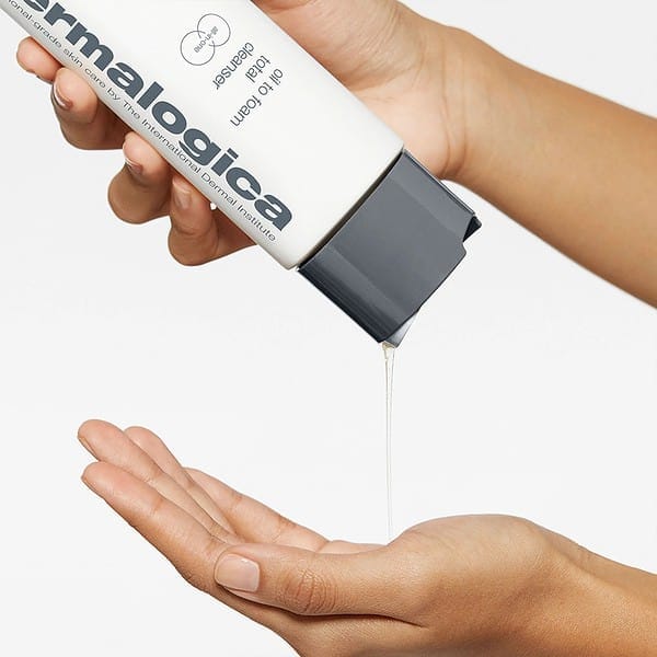 Oil to foam total cleanser - Image 3