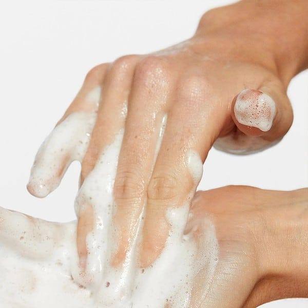 Oil to foam total cleanser - Image 6